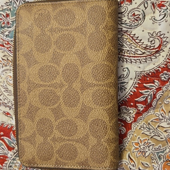 Coach - Picture 2 of 5